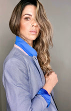 Cargar imagen en el visor de la galería, Blazers de mujer Flint estilo Glam Rock básicos clásicos, formales, chic, fashion prendas de lujo, marca colombiana. Oversize, Blazer Smoking, forros seda, frases bordadas horma suelta, dril, Producto hecho en Colombia. Compra Online