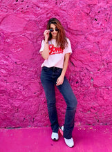 Cargar imagen en el visor de la galería, Camisetas básicas de mujer Glam Rock,rock and roll Disponible en tallas S, M y L. Colores, blanca, negra y lila. Diamante de Flint bordado. Horma suelta. Fabricada en Algodón Peruano. Producto hecho en Colombia. Compra Online . Camisetas estampadas de mujer con grupos icónicos de rock como los rolling stones, los ramones y David Bowie