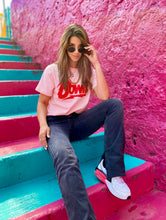 Cargar imagen en el visor de la galería, Camisetas básicas de mujer Glam Rock,rock and roll Disponible en tallas S, M y L. Colores, blanca, negra y lila. Diamante de Flint bordado. Horma suelta. Fabricada en Algodón Peruano. Producto hecho en Colombia. Compra Online . Camisetas estampadas de mujer con grupos icónicos de rock como los rolling stones, los ramones y David Bowie