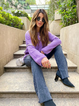 Cargar imagen en el visor de la galería, Saco de mujer. Tejido de punto. Tejido mezcla de lana. Diseño recto y oversize. Cuello redondo. Manga larga. Costura del hombro caída. Disponible en 3 Colores Negro, Crema y Lila. Producto 100% hecho en Colombia. Compra online.