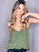 Cargar imagen en el visor de la galería, Tops Básicos o blusitas básicas de mujer. 2 modelos disponibles, escote en "V" y el cuello redondo. vestidores, elegantes, cómodos, fashion, trendy. hechos en seda crepe . producto hecho en Colombia compra online