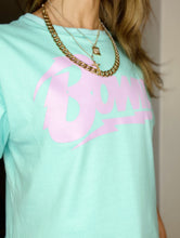 Cargar imagen en el visor de la galería, Camisetas básicas de mujer Glam Rock,rock and roll Disponible en tallas S, M y L. Colores, blanca, negra y lila. Diamante de Flint bordado. Horma suelta. Fabricada en Algodón Peruano. Producto hecho en Colombia. Compra Online . Camisetas estampadas de mujer con grupos icónicos de rock como los rolling stones, los ramones y David Bowie