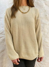 Cargar imagen en el visor de la galería, Saco de mujer. Tejido de punto. Tejido mezcla de lana. Diseño recto y oversize. Cuello redondo. Manga larga. Costura del hombro caída. Disponible en 3 Colores Negro, Crema y Lila. Producto 100% hecho en Colombia. Compra online.