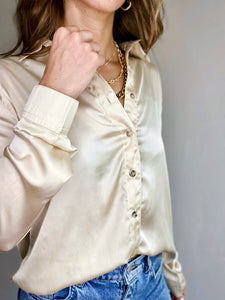 Camisa fluída en Satín de mujer. fashion, trendy, cómoda, cool, elegante y vestidora. Hecha en tela Satín. Hecho en Colombia, Compra online