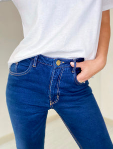 Jeans de mujer prendas básicas clásicas y atemporales , jeans básicos bota recta, jeans bota campana jeans culottes y jeans imitación cuero. Trendy, fashion a la moda compra online