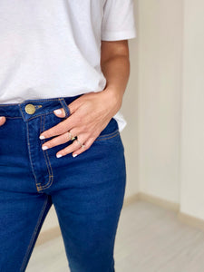 Jeans de mujer prendas básicas clásicas y atemporales , jeans básicos bota recta, jeans bota campana jeans culottes y jeans imitación cuero. Trendy, fashion a la moda compra online
