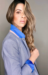 Blazers de mujer Flint estilo Glam Rock básicos clásicos, formales, chic, fashion prendas de lujo, marca colombiana. Oversize, Blazer Smoking, forros seda, frases bordadas horma suelta, dril, Producto hecho en Colombia. Compra Online