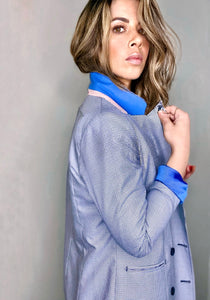 Blazers de mujer Flint estilo Glam Rock básicos clásicos, formales, chic, fashion prendas de lujo, marca colombiana. Oversize, Blazer Smoking, forros seda, frases bordadas horma suelta, dril, Producto hecho en Colombia. Compra Online