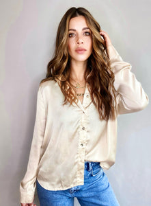 Camisa fluída en Satín de mujer. fashion, trendy, cómoda, cool, elegante y vestidora. Hecha en tela Satín. Hecho en Colombia, Compra online
