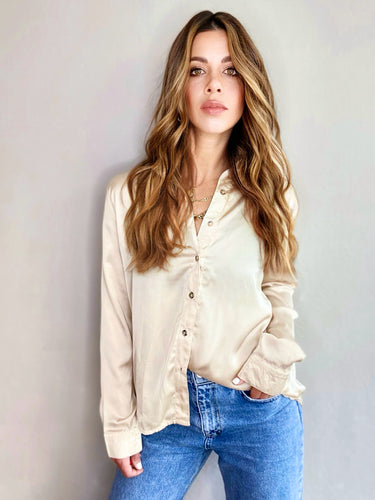Camisa fluída en Satín de mujer. fashion, trendy, cómoda, cool, elegante y vestidora. Hecha en tela Satín. Hecho en Colombia, Compra online