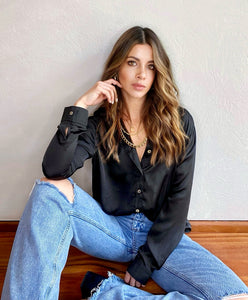 Camisa fluída en Satín de mujer. fashion, trendy, cómoda, cool, elegante y vestidora. Hecha en tela Satín. Hecho en Colombia, Compra online