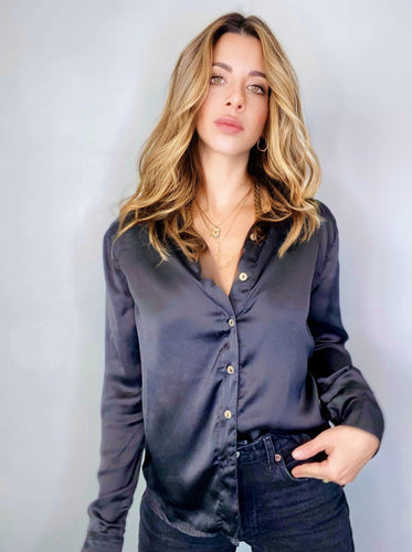 Camisa fluída en Satín de mujer. fashion, trendy, cómoda, cool, elegante y vestidora. Hecha en tela Satín. Hecho en Colombia, Compra online
