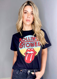 Camisetas básicas de mujer Glam Rock,rock and roll Disponible en tallas S, M y L.  Colores, blanca, negra y lila. Diamante de Flint bordado. Horma suelta. Fabricada en Algodón Peruano. Producto hecho en Colombia. Compra Online . Camisetas estampadas de mujer con grupos icónicos de rock como los rolling stones, los ramones y David Bowie