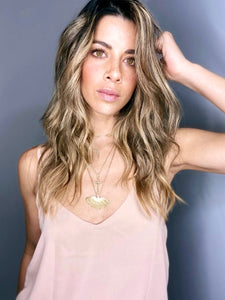 Tops Básicos o blusitas básicas de mujer. 2 modelos disponibles, escote en "V" y el cuello redondo. vestidores, elegantes, cómodos, fashion, trendy. hechos en seda crepe . producto hecho en Colombia compra online