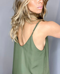Tops Básicos o blusitas básicas de mujer. 2 modelos disponibles, escote en "V" y el cuello redondo. vestidores, elegantes, cómodos, fashion, trendy. hechos en seda crepe . producto hecho en Colombia compra online