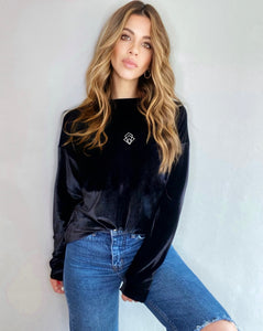saco de fino terciopelo en color negro para mujer. disponible en todas las tallas. talla s, talla m y talla l. ropa hecha en colombia