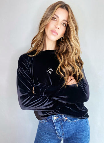 saco de fino terciopelo en color negro para mujer. disponible en todas las tallas. talla s, talla m y talla l. ropa hecha en colombia