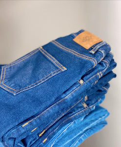 Jeans de mujer prendas básicas clásicas y atemporales , jeans básicos bota recta, jeans bota campana jeans culottes y jeans imitación cuero. Trendy, fashion a la moda compra online