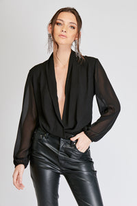 Body de mujer con escote profundo. Bodysuit. fashion, trendy, cómodo, cool, elegante y vestidor, tela chifón, seda chifón, color Negro, hecho en Colombia Compra online