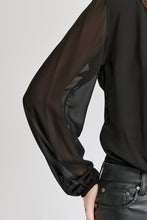 Cargar imagen en el visor de la galería, Body de mujer con escote profundo. Bodysuit. fashion, trendy, cómodo, cool, elegante y vestidor, tela chifón, seda chifón, color Negro, hecho en Colombia Compra online
