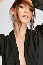 Cargar imagen en el visor de la galería, Body de mujer con escote profundo. Bodysuit. fashion, trendy, cómodo, cool, elegante y vestidor, tela chifón, seda chifón, color Negro, hecho en Colombia Compra online
